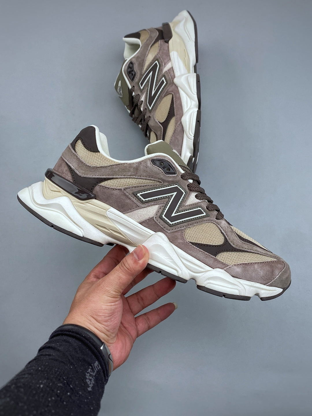Pure original version of New Balance 9060 series retro versatile dad style casual sports running shoes