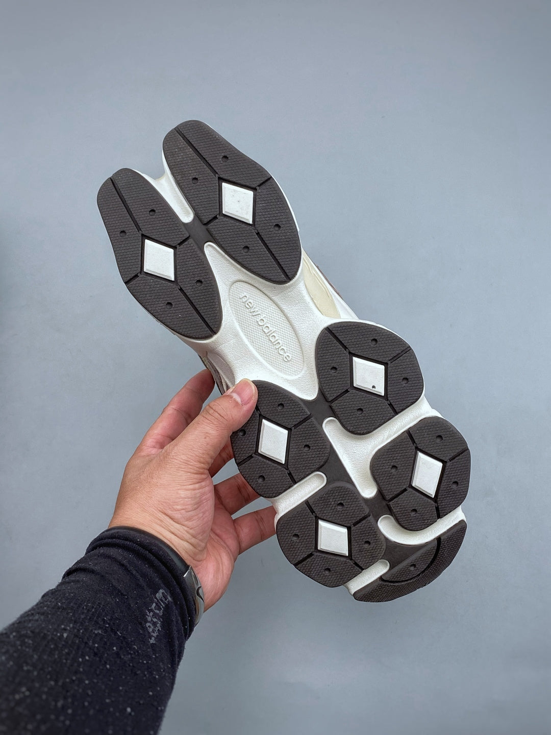 Pure original version of New Balance 9060 series retro versatile dad style casual sports running shoes